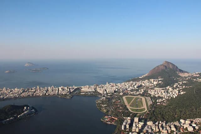 Imagem ilustrativa relacionada ao tema de vaidade e comportamento no Rio de Janeiro, conforme crédito do portal padrehugo.com.