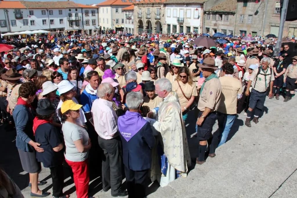 Fiéis reunidos durante a celebração do Dia da Igreja Diocesana 2015 na cidade da Guarda.
