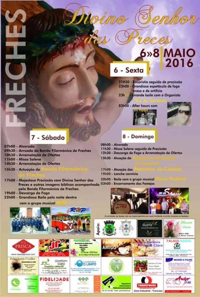 Fiéis em procissão durante as festas do Divino Senhor das Preces na paróquia de Freches, Trancoso.