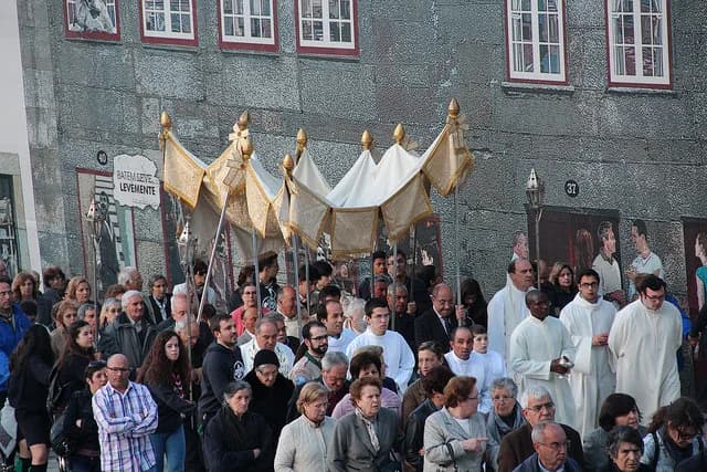 D. Manuel Felício, Bispo da Guarda, durante a celebração da Solenidade do Corpo e Sangue de Cristo 2016