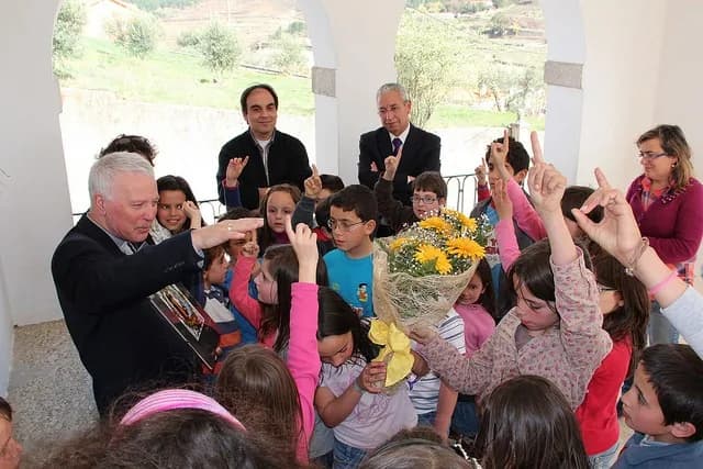 O Bispo da Guarda em momento de reflexão e oração durante as celebrações do seu aniversário de ministério na diocese.