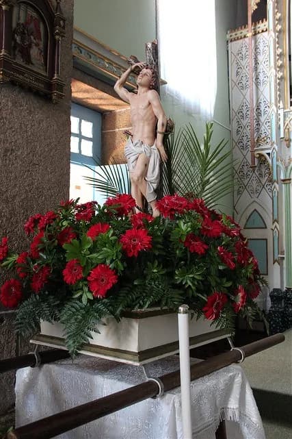 Ícone ou representação artística de São Vicente, Diácono e Mártir, com palma e livro.