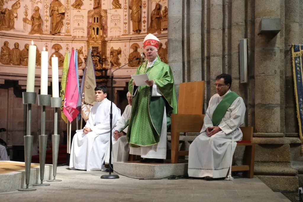 Assembleia em oração na Diocese da Guarda para a celebração da ordenação episcopal de D. António Luciano.