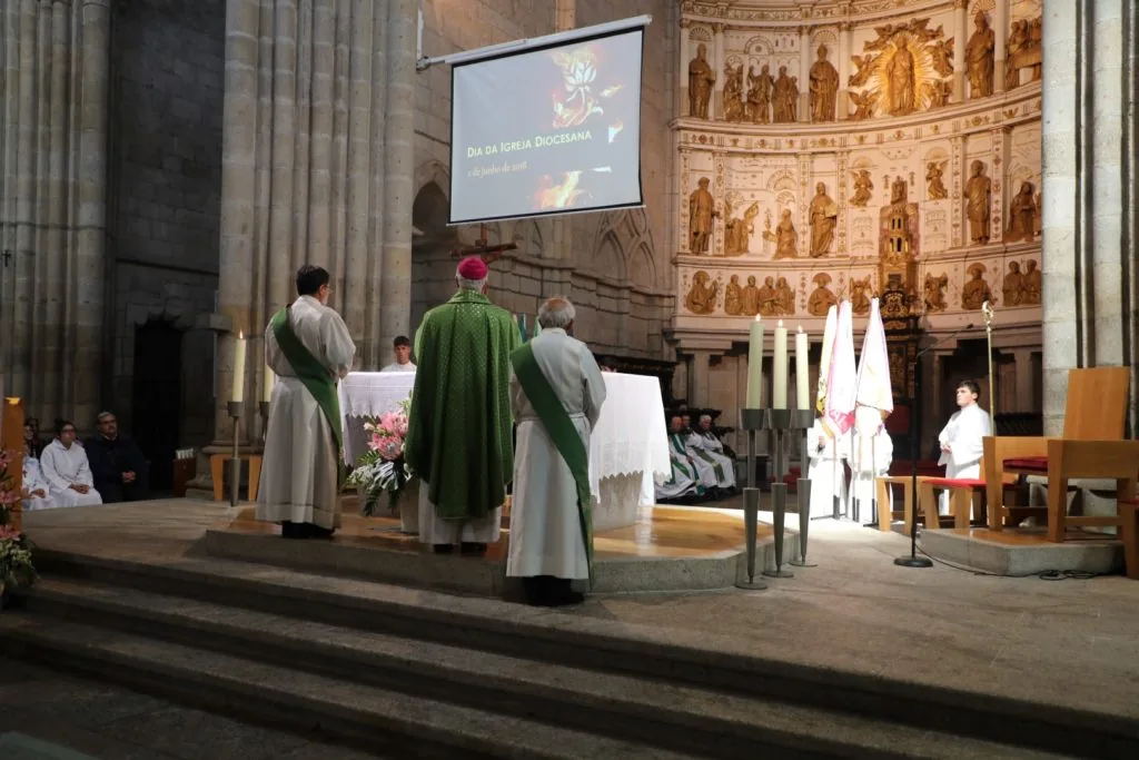 Interior da Sé Catedral da Guarda durante a celebração solene do Dia da Igreja Diocesana em 2018.