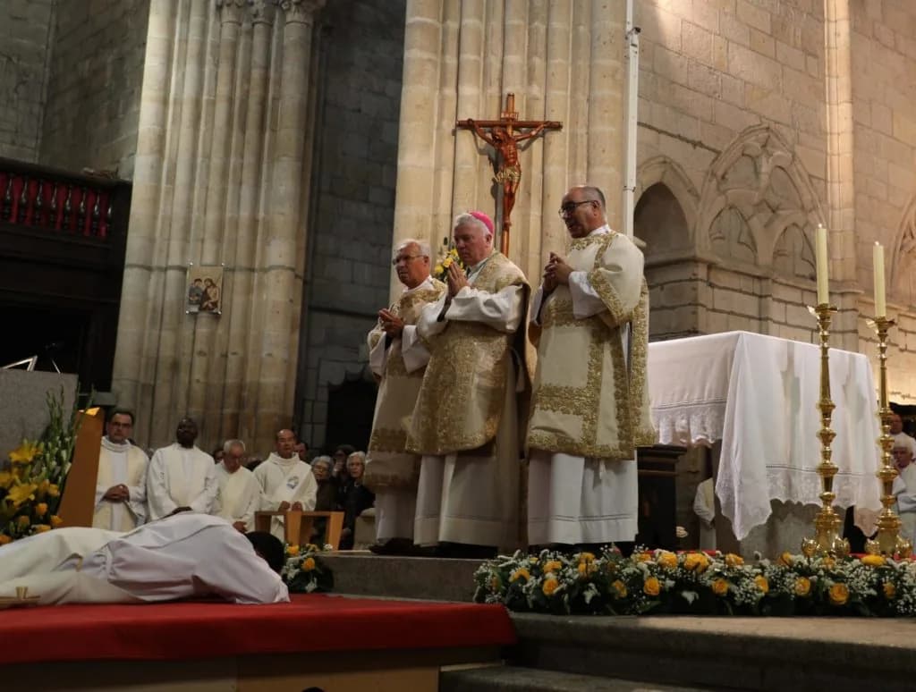 D. Manuel Felício presidindo a celebração de ordenação de quatro novos diáconos permanentes na Sé da Guarda.