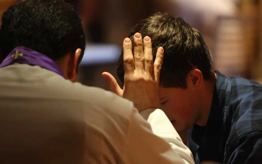 Representação do sacramento da confissão e do acolhimento da misericórdia de Deus durante o período de isolamento.
